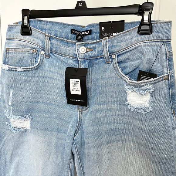 Fashion Nova Light Wash Boyfriend Jeans NWT - Picture 3 of 12